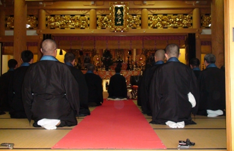 私たち「お寺さんの会」は各宗派の僧侶が垣根を越えて結成されました。