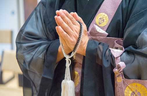 お寺やお坊さんを、もっと身近に。お坊さんとの心地よい関係をご提案します。